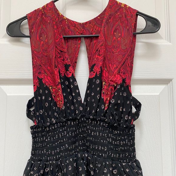 Free People Sleeveless V-Neck Red and Black Patterned Dress Side Cutouts Size S - Picture 2 of 7